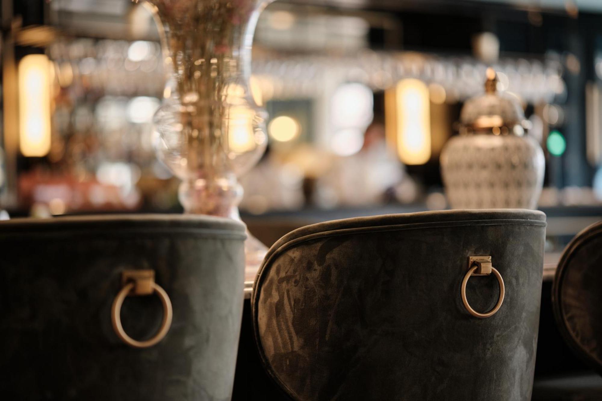 Ga Palace Hotel & Spa, A Xixth-Century Villa Porto Eksteriør bilde Bar stools at the bar