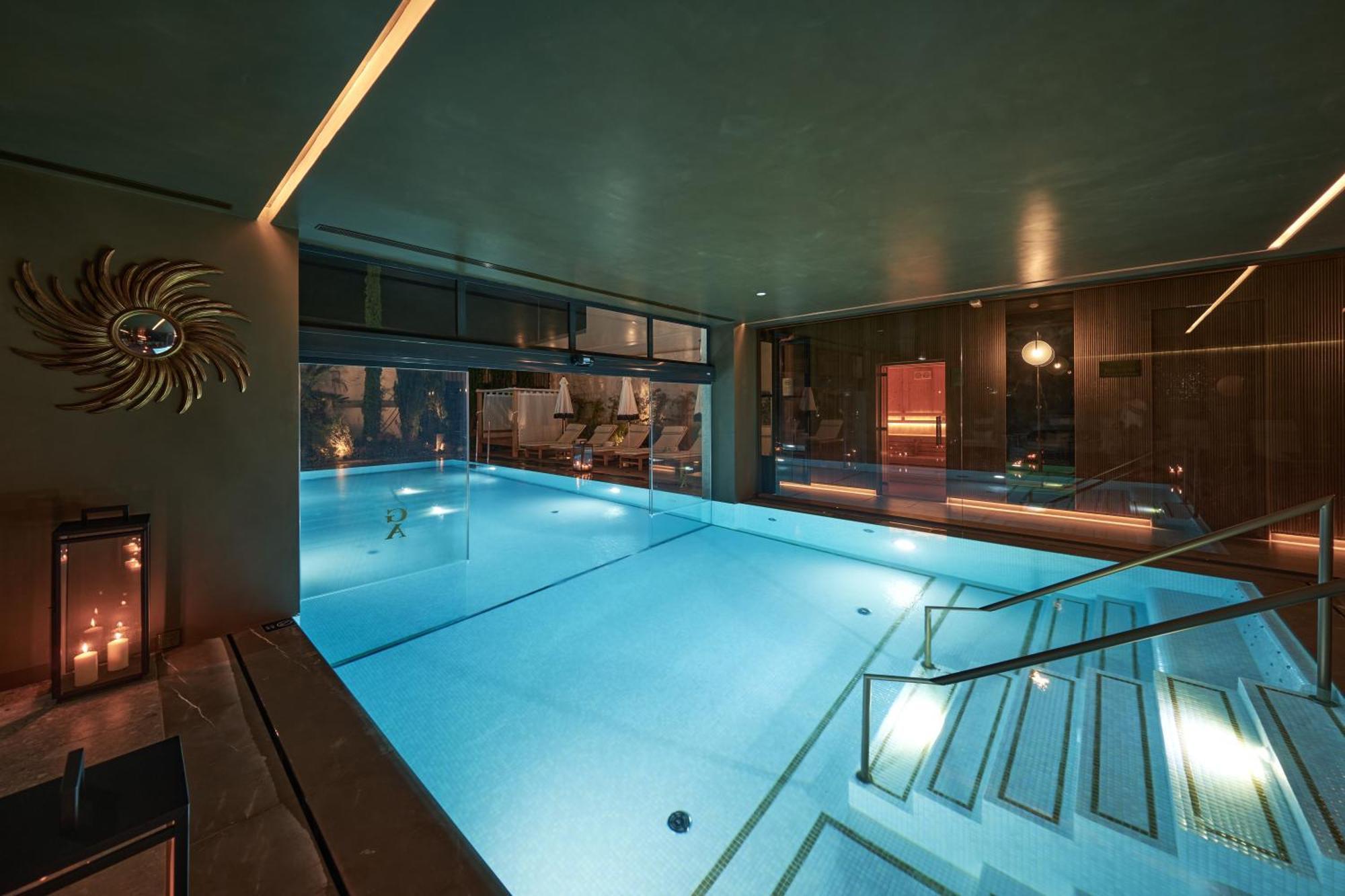 Ga Palace Hotel & Spa, A Xixth-Century Villa Porto Eksteriør bilde The swimming pool at the hotel