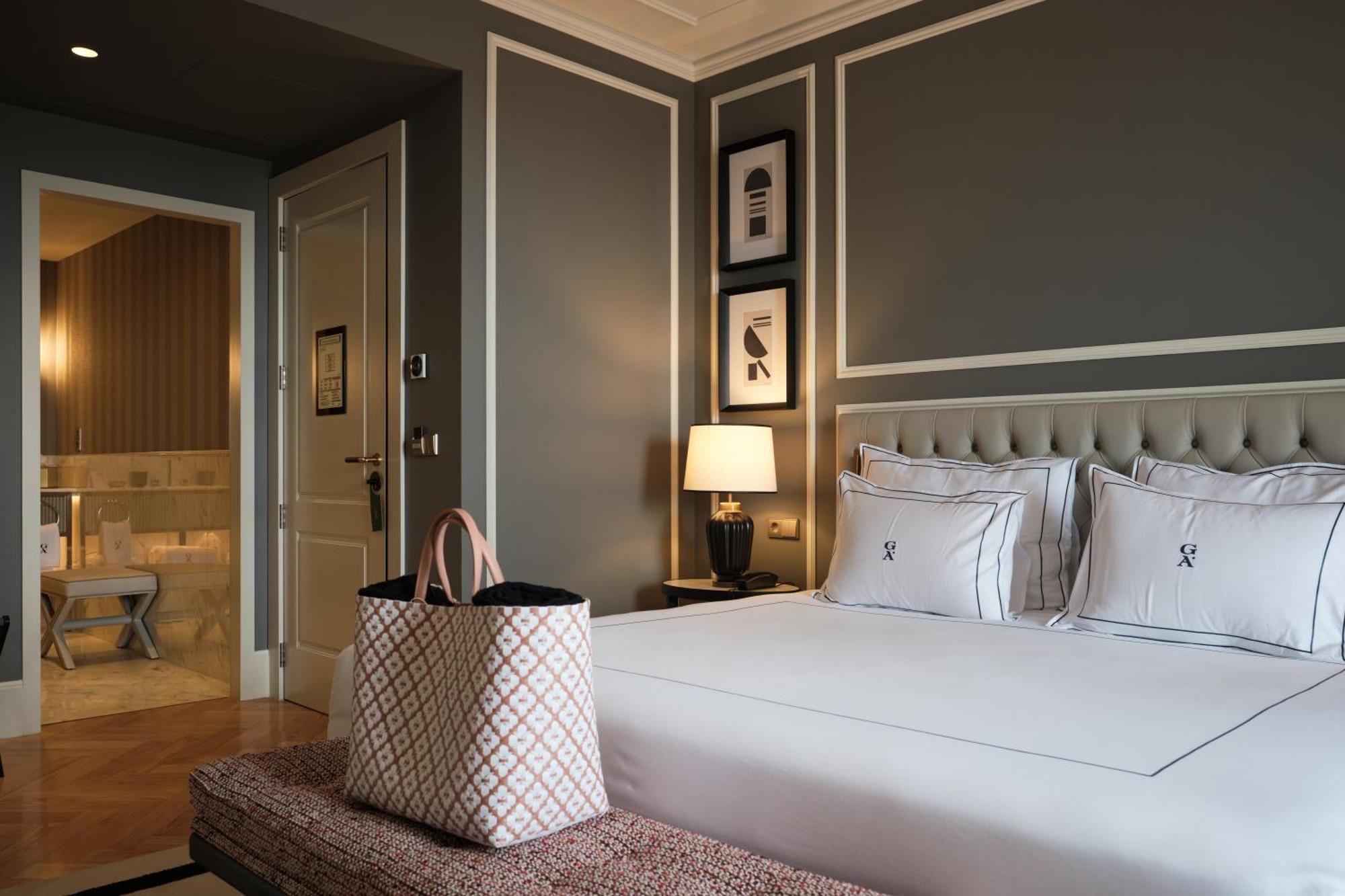 Ga Palace Hotel & Spa, A Xixth-Century Villa Porto Eksteriør bilde A bedroom at the hotel